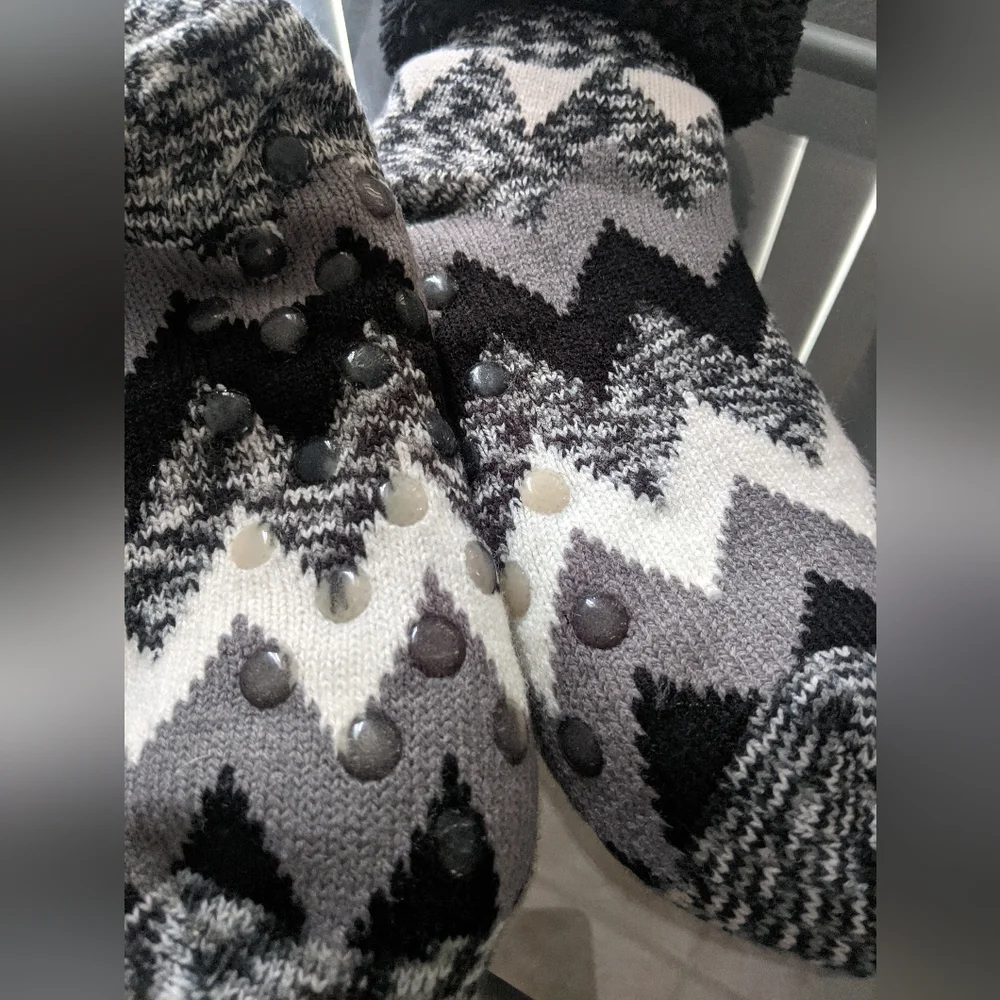 Women's Knitted Winter Slipper Thermal Sock Non Skid Cozy Black Gray